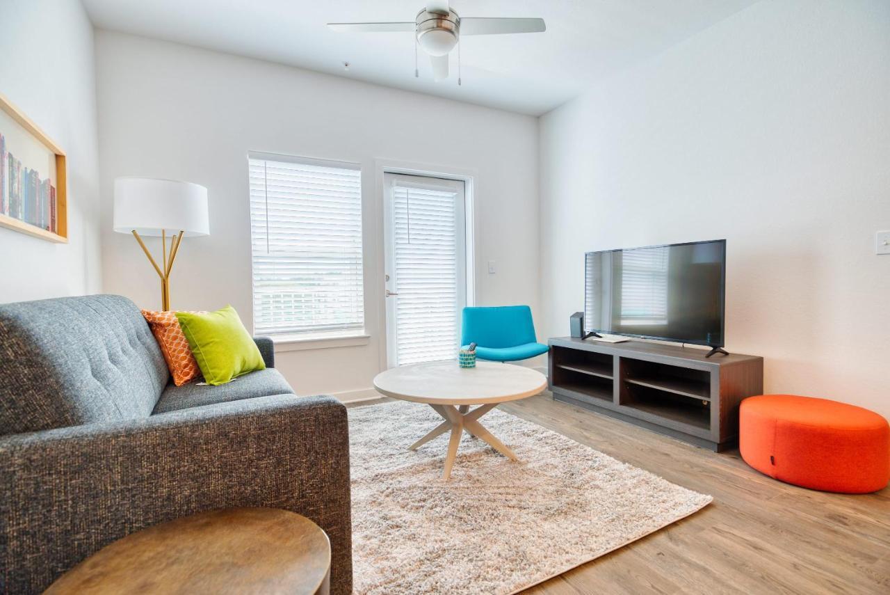 Grand Two Bedroom Two Bathroom Apartment With Balcony Gainesville Eksteriør bilde