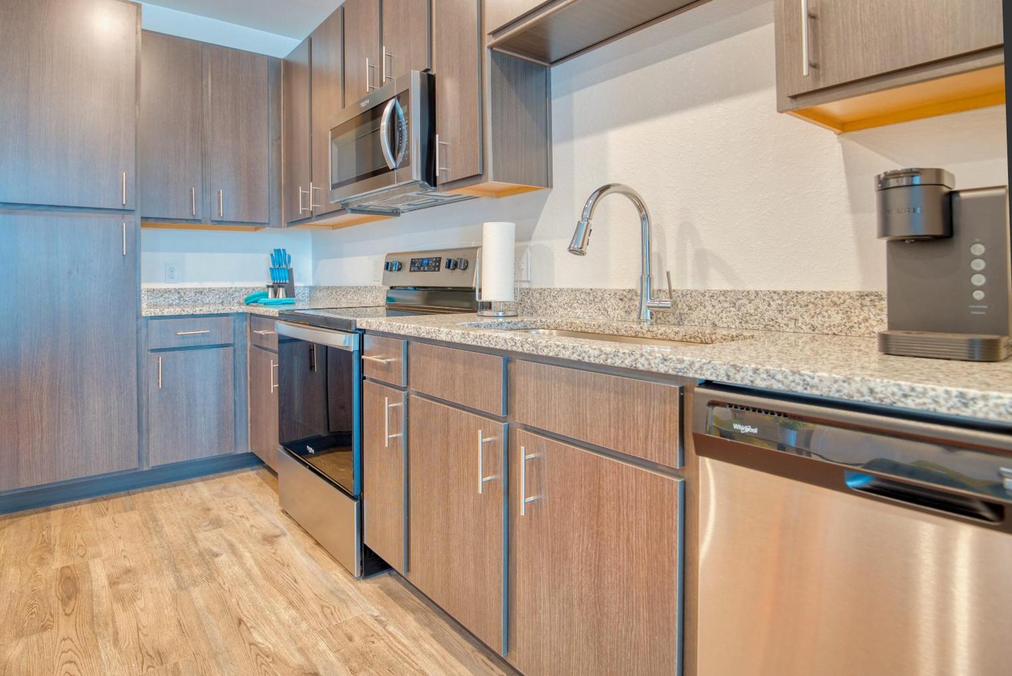 Grand Two Bedroom Two Bathroom Apartment With Balcony Gainesville Eksteriør bilde