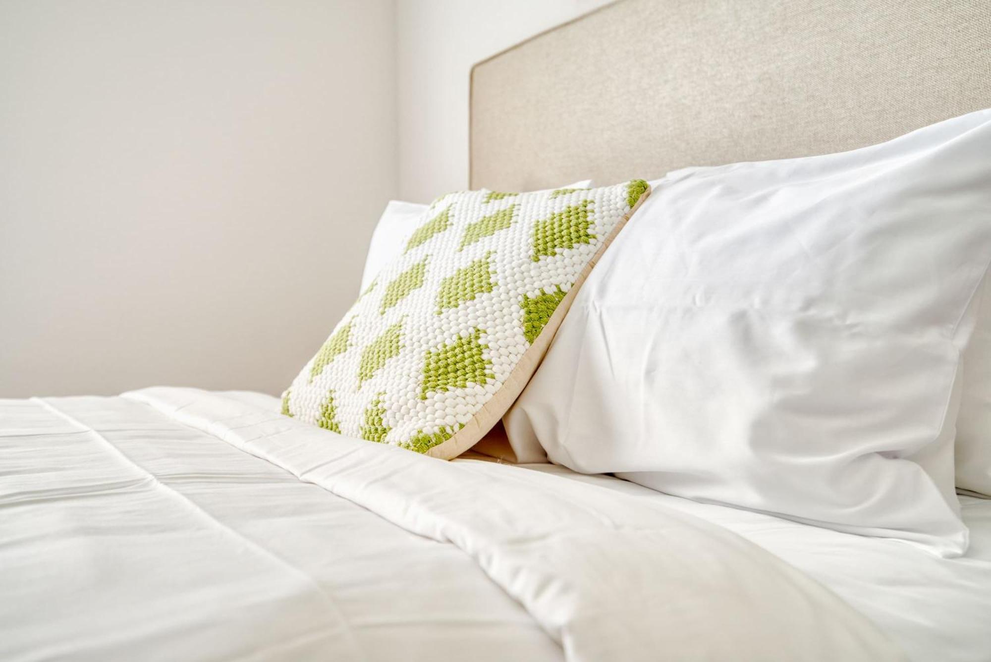 Grand Two Bedroom Two Bathroom Apartment With Balcony Gainesville Eksteriør bilde