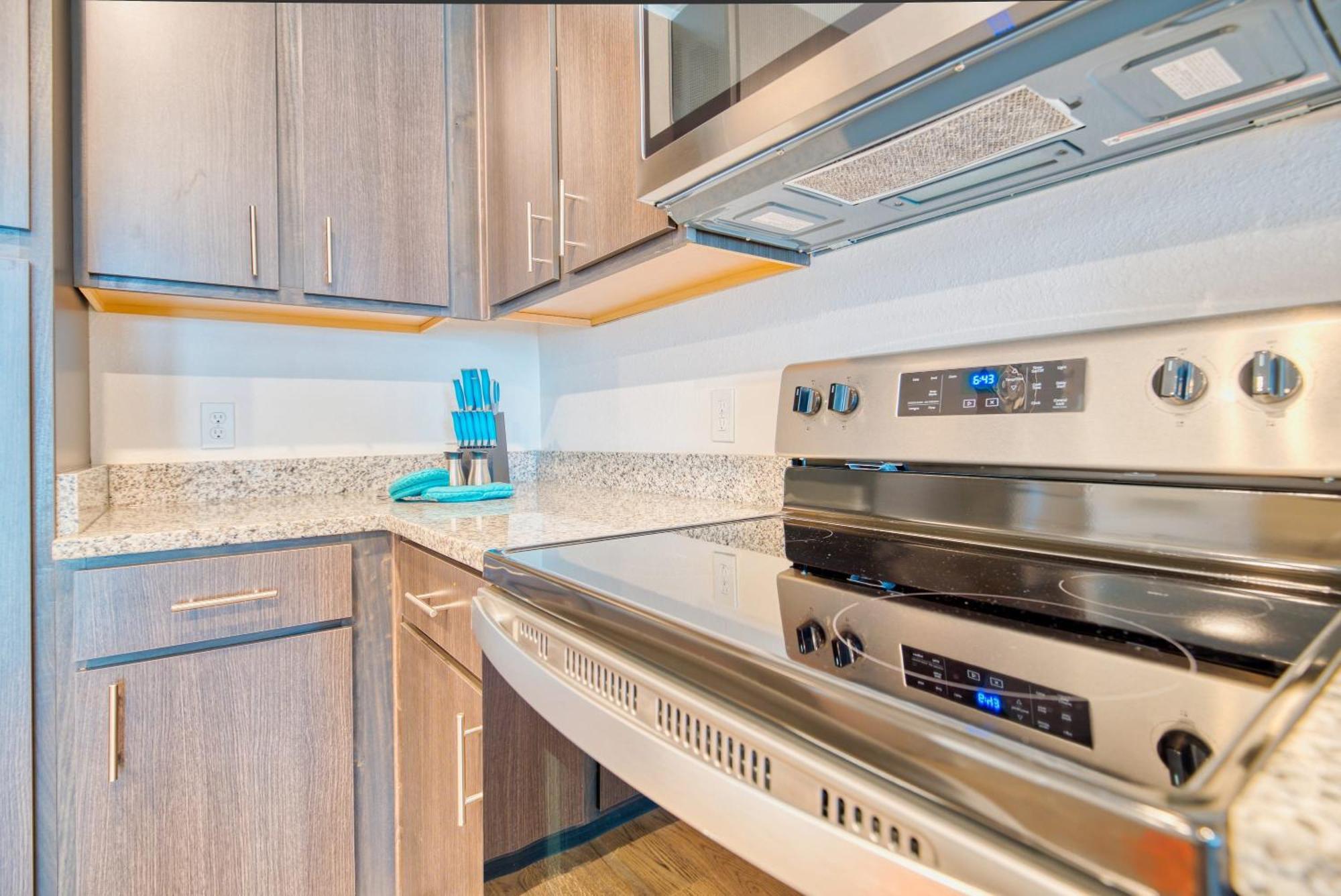 Grand Two Bedroom Two Bathroom Apartment With Balcony Gainesville Eksteriør bilde