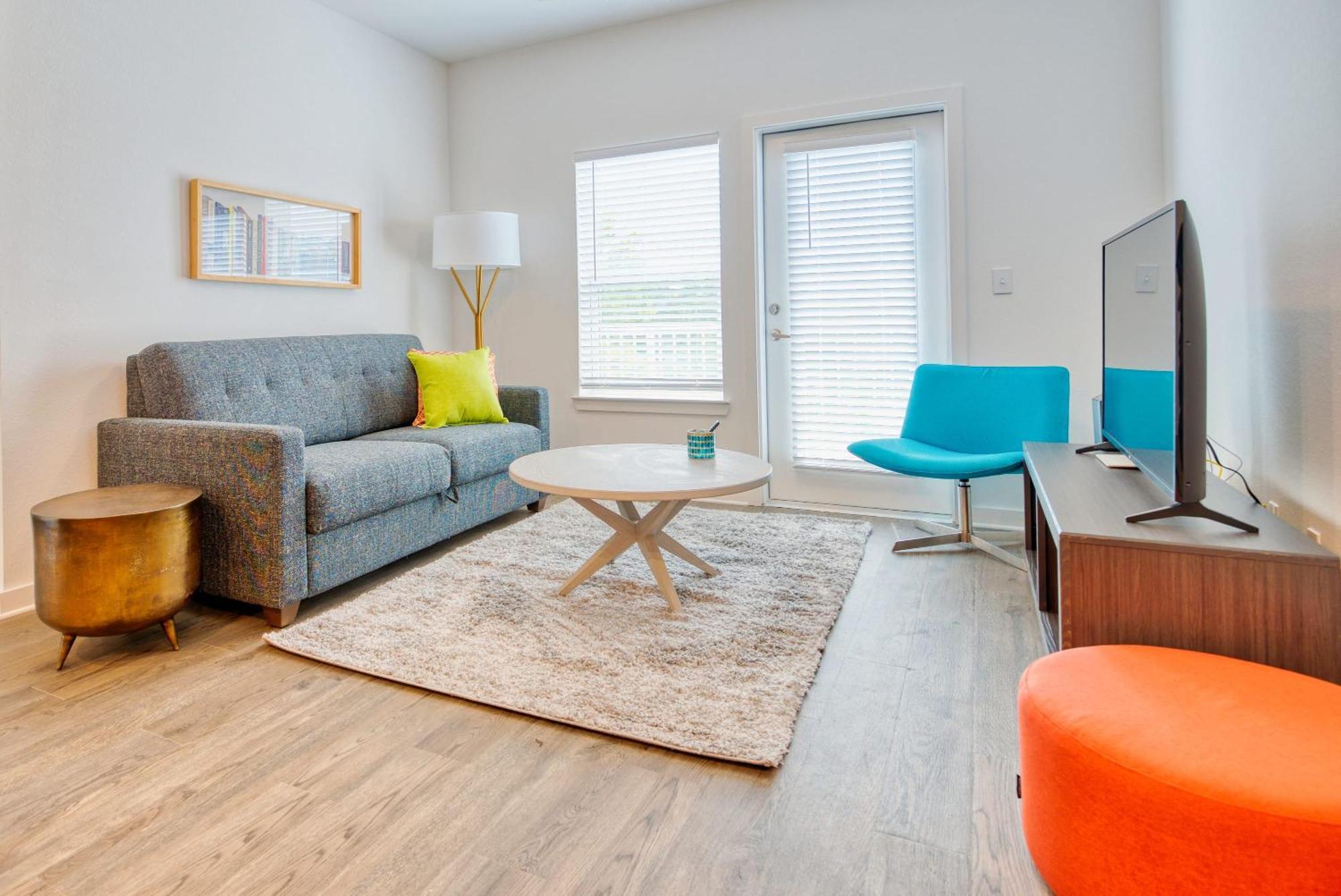 Grand Two Bedroom Two Bathroom Apartment With Balcony Gainesville Eksteriør bilde